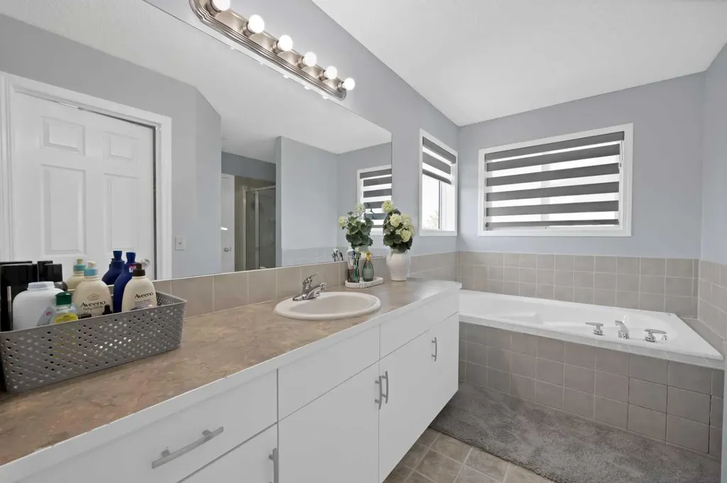 218 Saddlefield Place NE Calgary AB T3J 4Z3