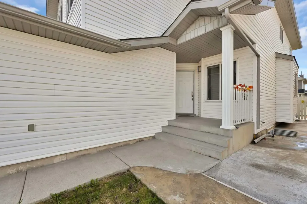 218 Saddlefield Place NE Calgary AB T3J 4Z3
