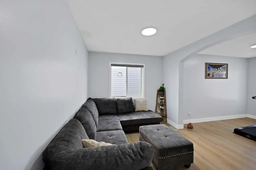 218 Saddlefield Place NE Calgary AB T3J 4Z3