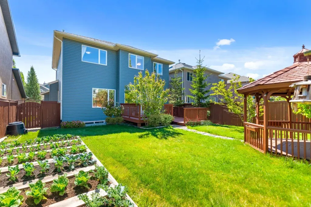 90 Royal Highland Road NW Calgary AB T3G 4Y4