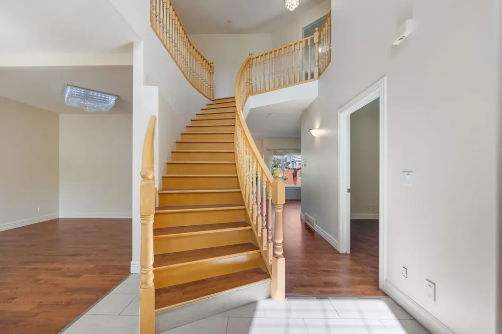 90 Royal Highland Road NW Calgary AB T3G 4Y4