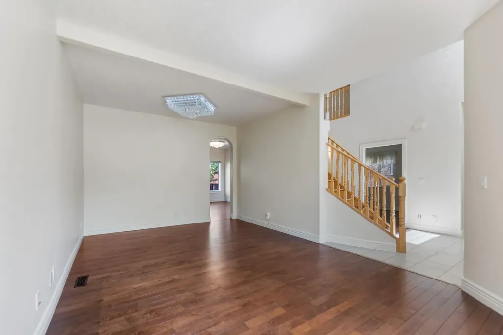90 Royal Highland Road NW Calgary AB T3G 4Y4