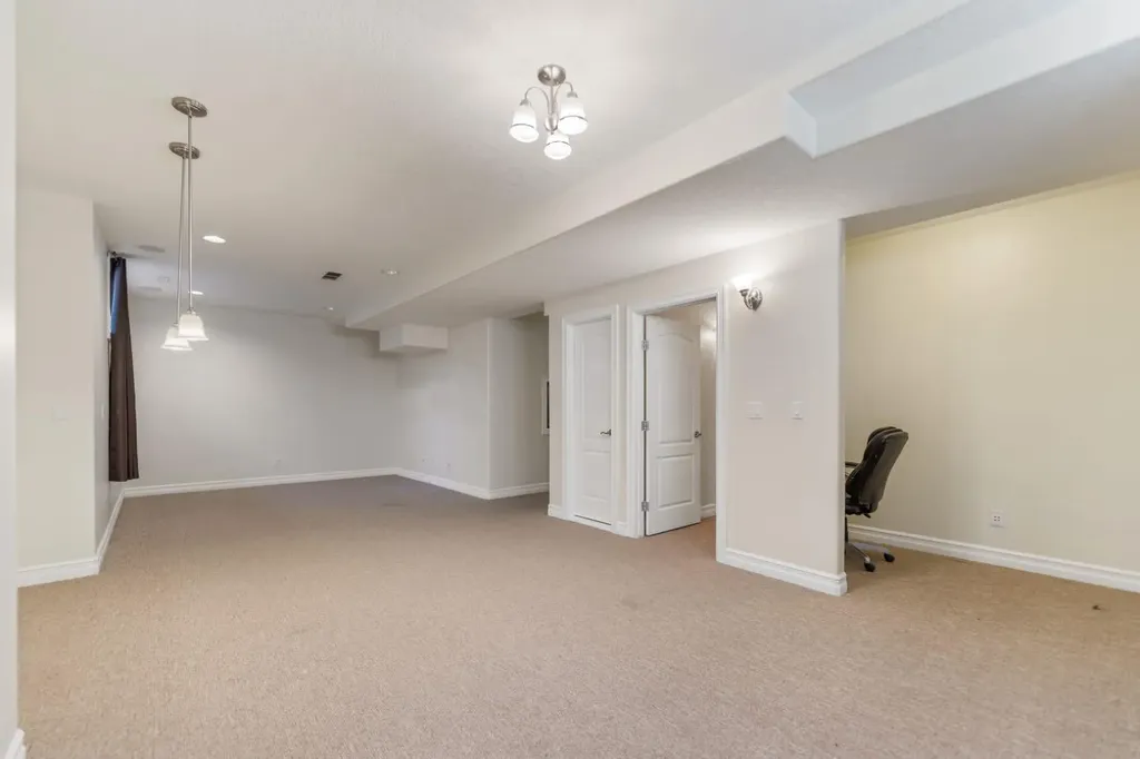 90 Royal Highland Road NW Calgary AB T3G 4Y4