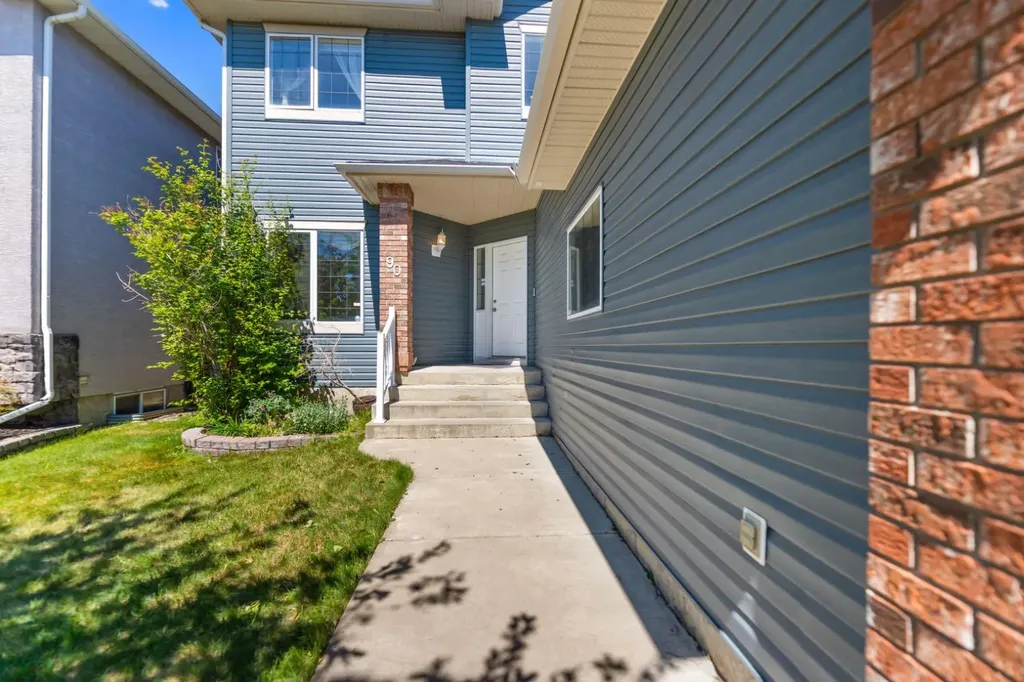 90 Royal Highland Road NW Calgary AB T3G 4Y4