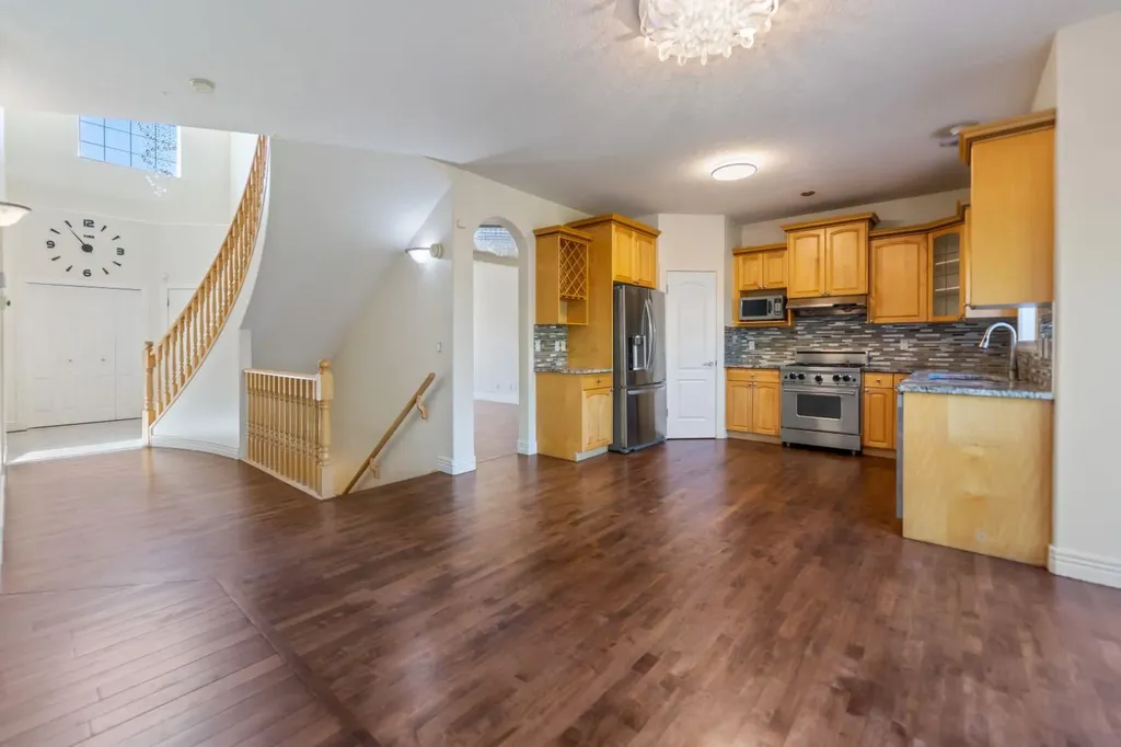 90 Royal Highland Road NW Calgary AB T3G 4Y4