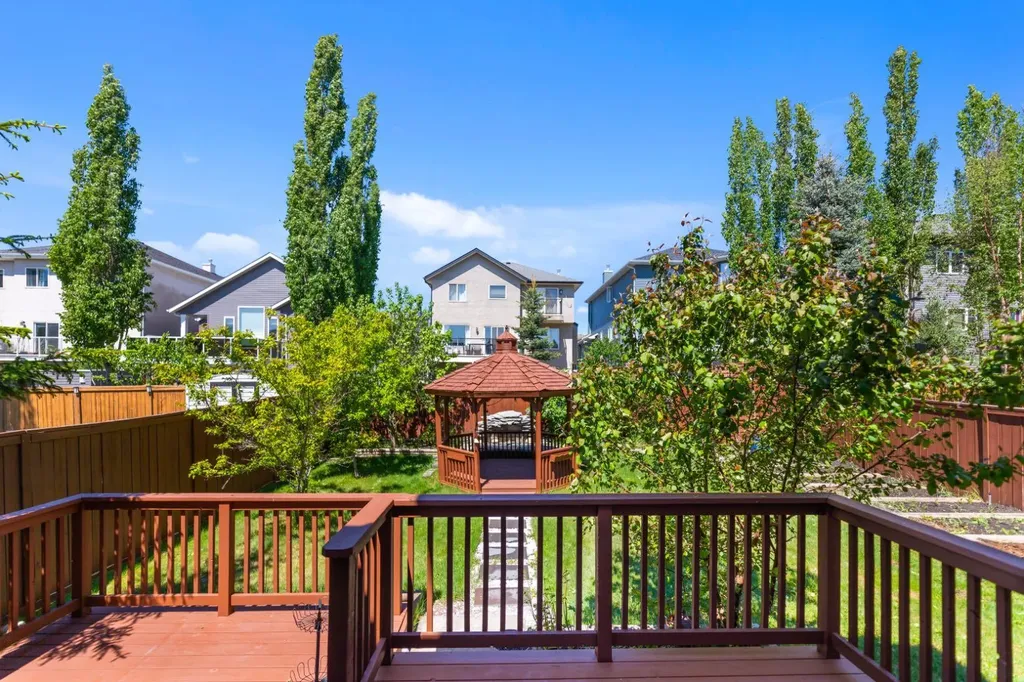 90 Royal Highland Road NW Calgary AB T3G 4Y4
