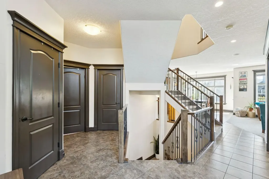 957 Coopers Drive SW Airdrie AB T4B 2Z4
