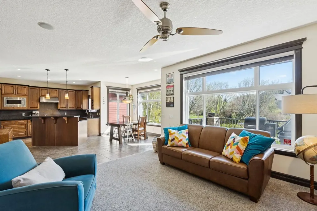 957 Coopers Drive SW Airdrie AB T4B 2Z4