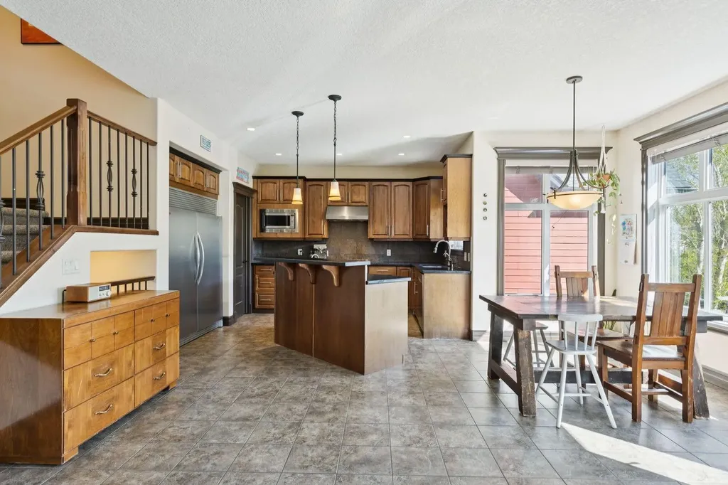 957 Coopers Drive SW Airdrie AB T4B 2Z4
