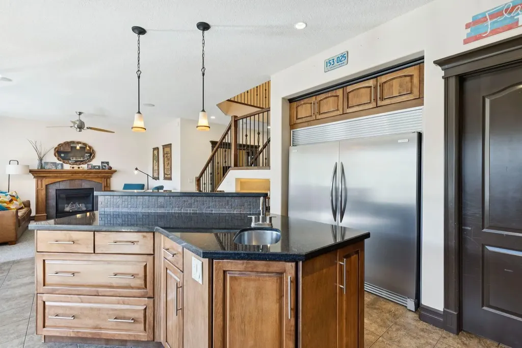 957 Coopers Drive SW Airdrie AB T4B 2Z4