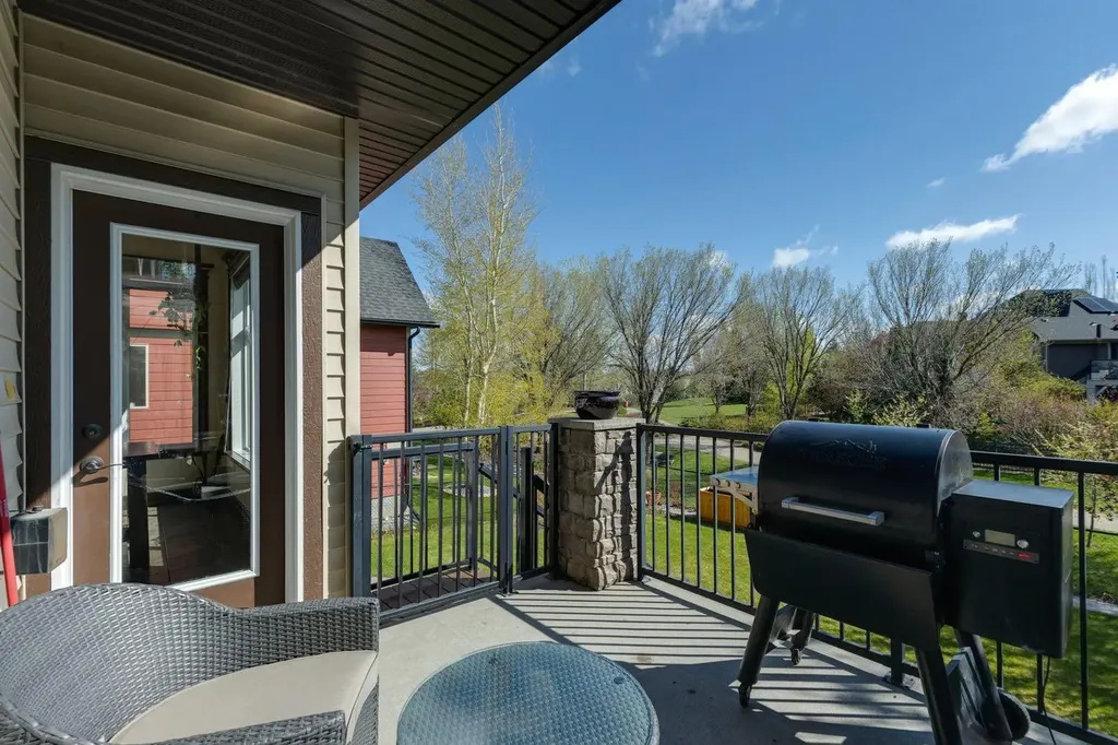 957 Coopers Drive SW Airdrie AB T4B 2Z4