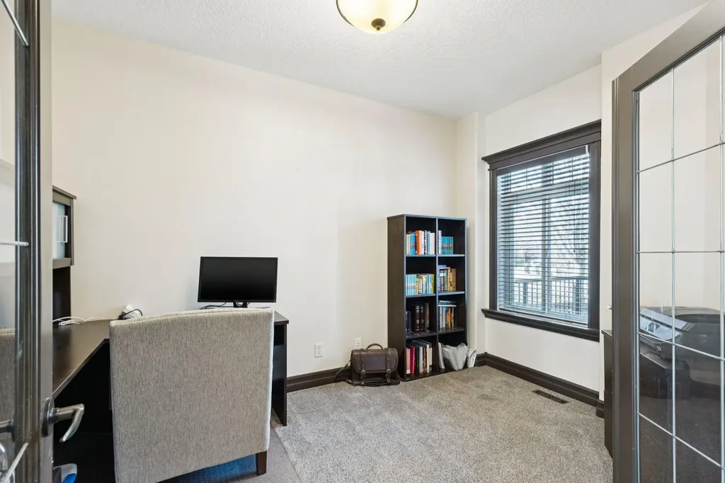 957 Coopers Drive SW Airdrie AB T4B 2Z4