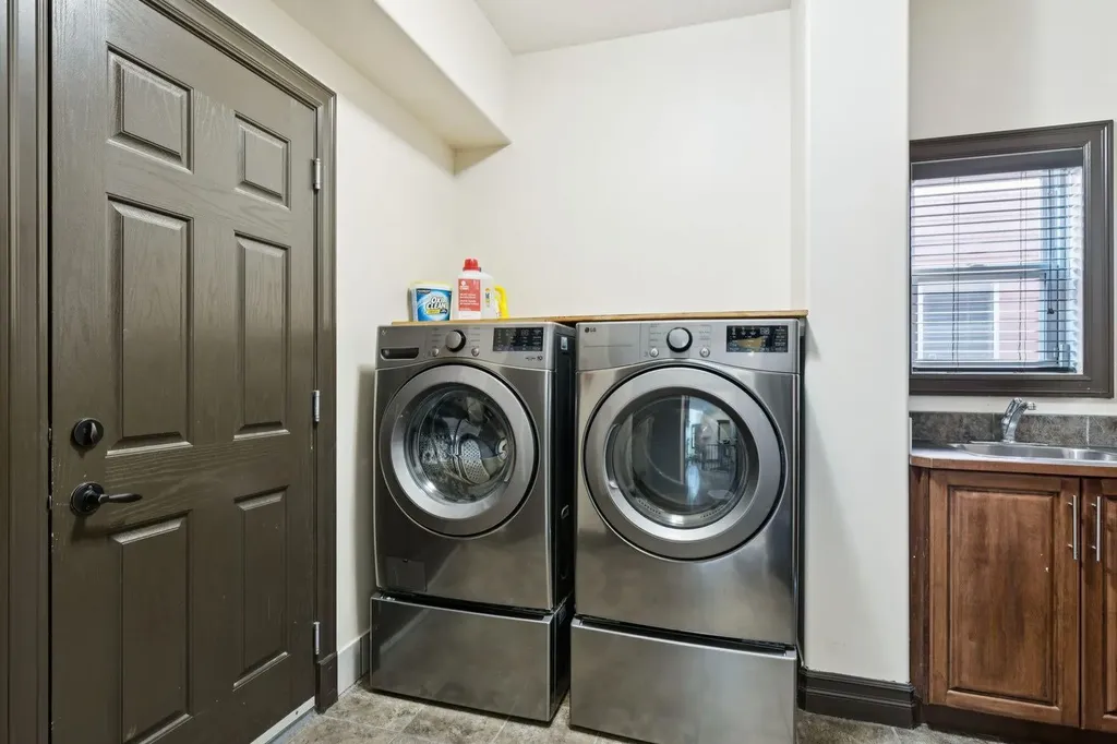 957 Coopers Drive SW Airdrie AB T4B 2Z4
