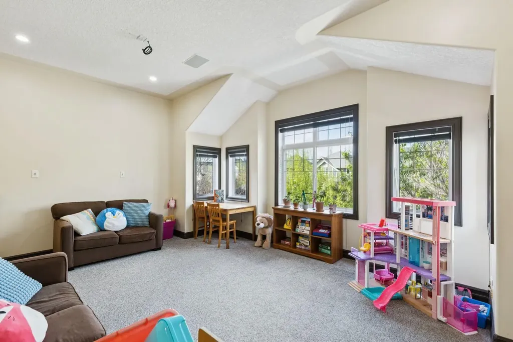 957 Coopers Drive SW Airdrie AB T4B 2Z4