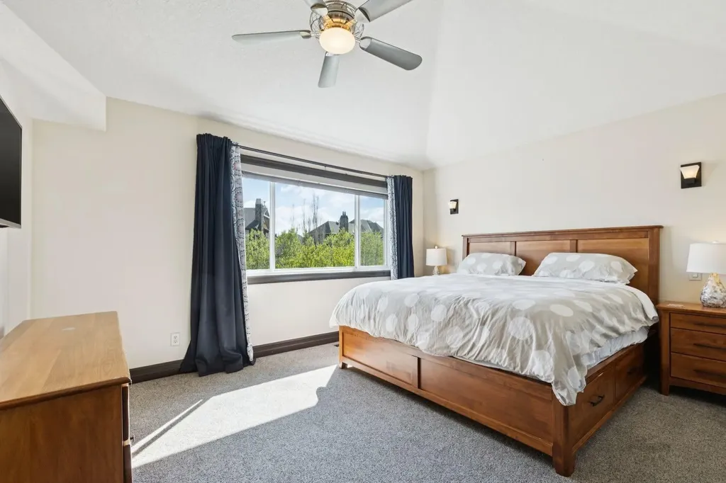 957 Coopers Drive SW Airdrie AB T4B 2Z4