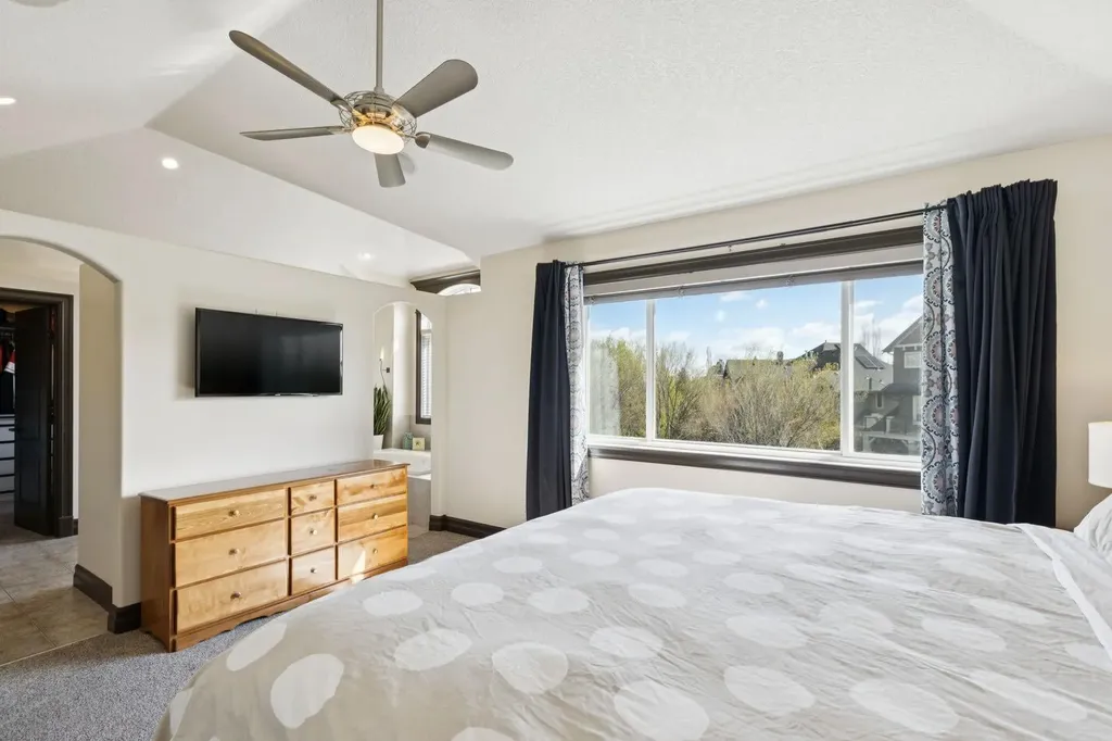 957 Coopers Drive SW Airdrie AB T4B 2Z4