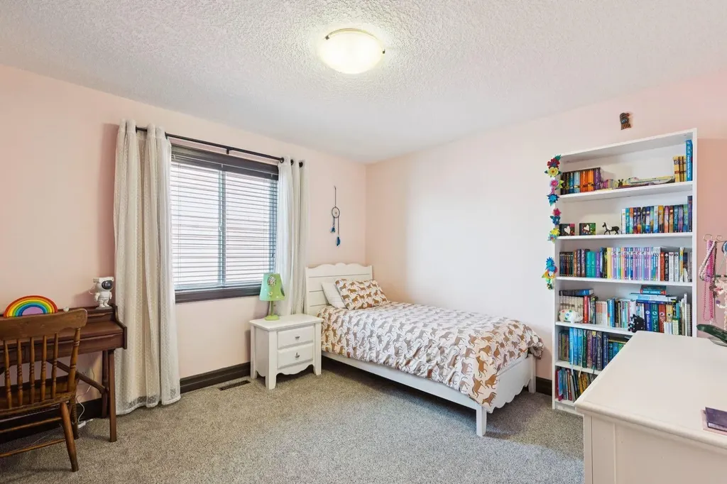 957 Coopers Drive SW Airdrie AB T4B 2Z4