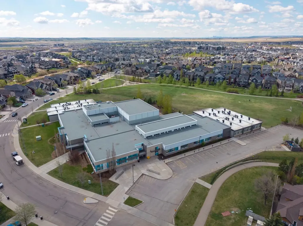 957 Coopers Drive SW Airdrie AB T4B 2Z4