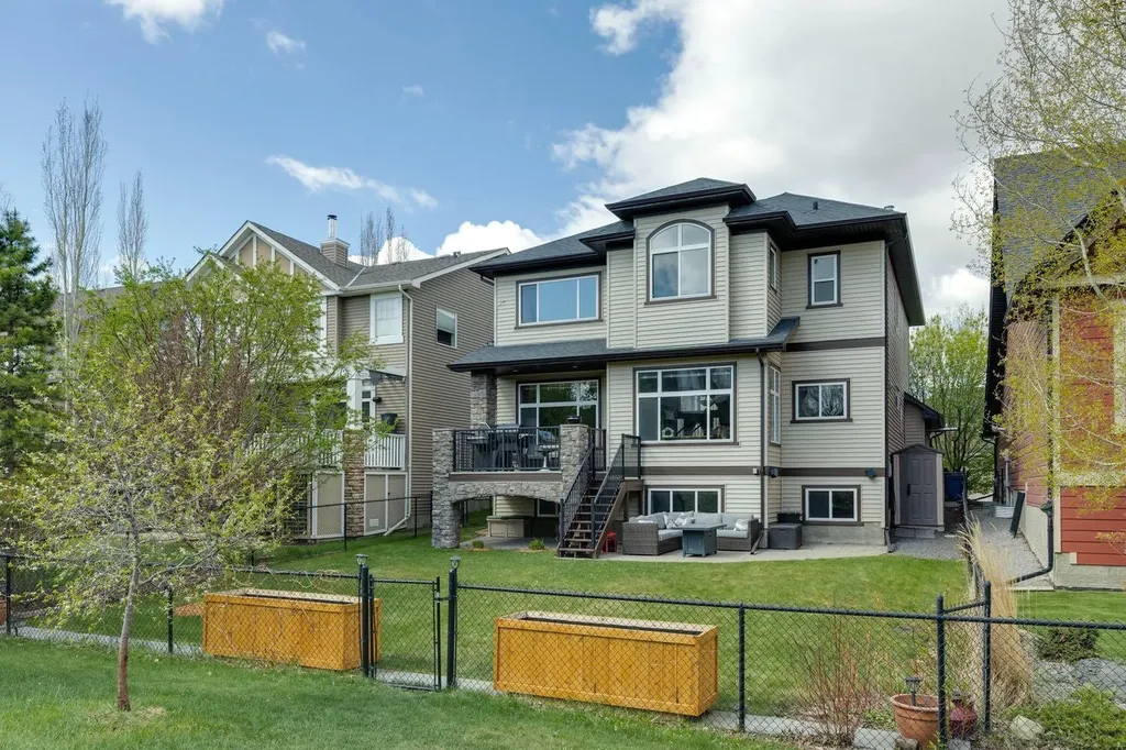 957 Coopers Drive SW Airdrie AB T4B 2Z4