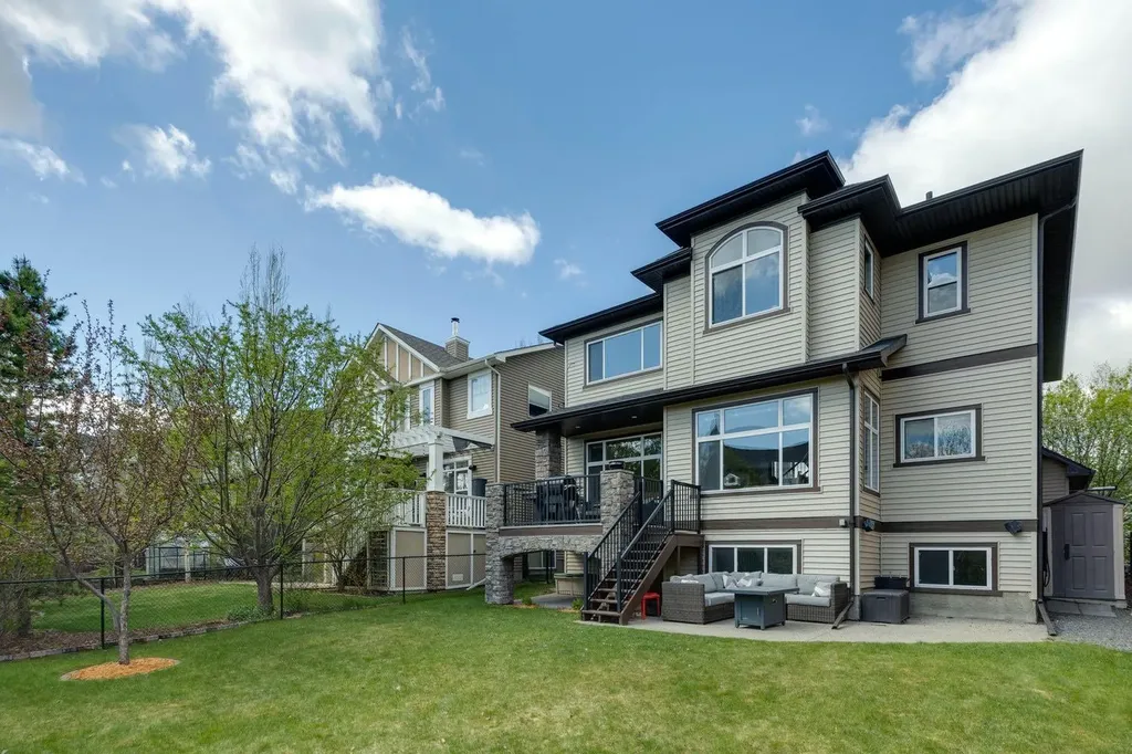 957 Coopers Drive SW Airdrie AB T4B 2Z4
