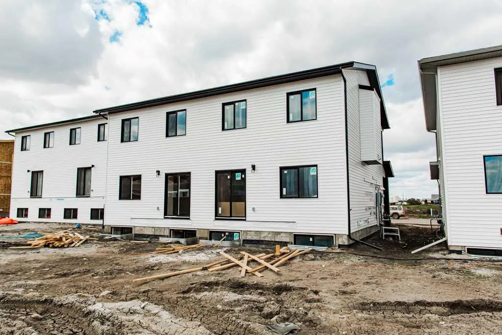 9520 114 Avenue Clairmont AB T8X 0W8