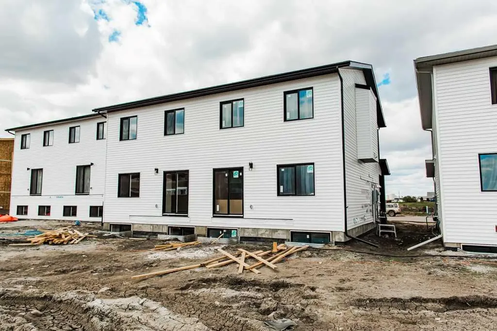 9520 114 Avenue Clairmont AB T8X 0W8