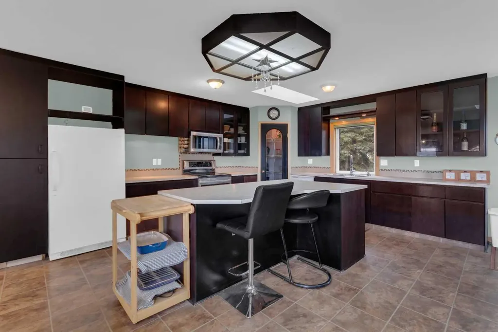 241043 Range Road 270 Rural Wheatland County AB T1P 0S2