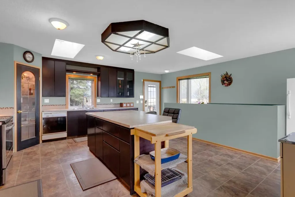 241043 Range Road 270 Rural Wheatland County AB T1P 0S2