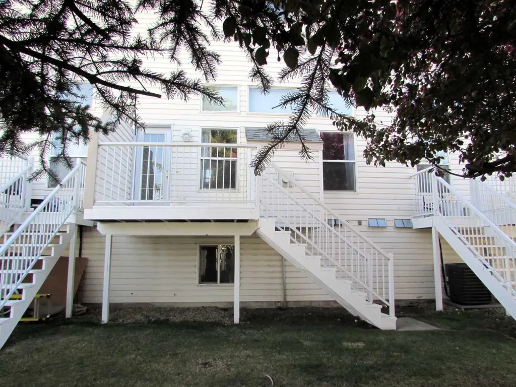 15 Kerry Wood Mews Red Deer AB T4N 7B8