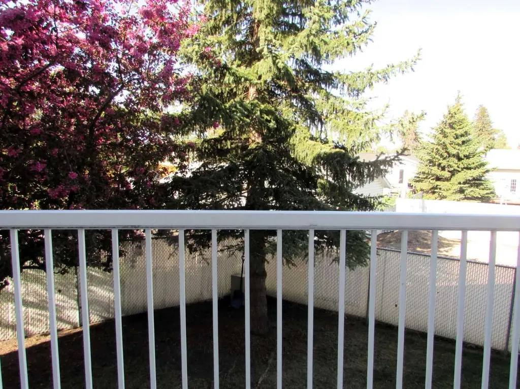 15 Kerry Wood Mews Red Deer AB T4N 7B8