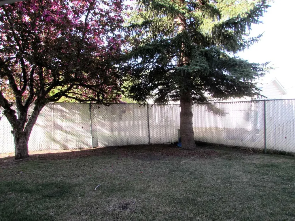 15 Kerry Wood Mews Red Deer AB T4N 7B8