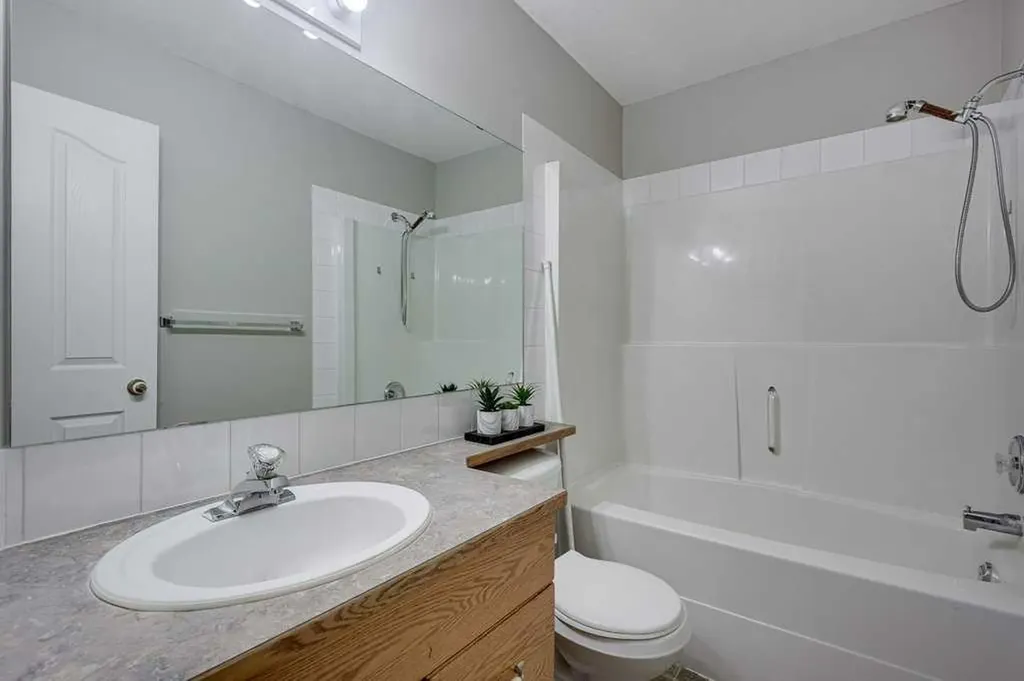 15 Kerry Wood Mews Red Deer AB T4N 7B8