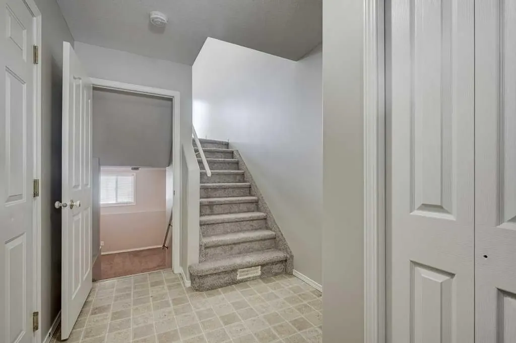 15 Kerry Wood Mews Red Deer AB T4N 7B8