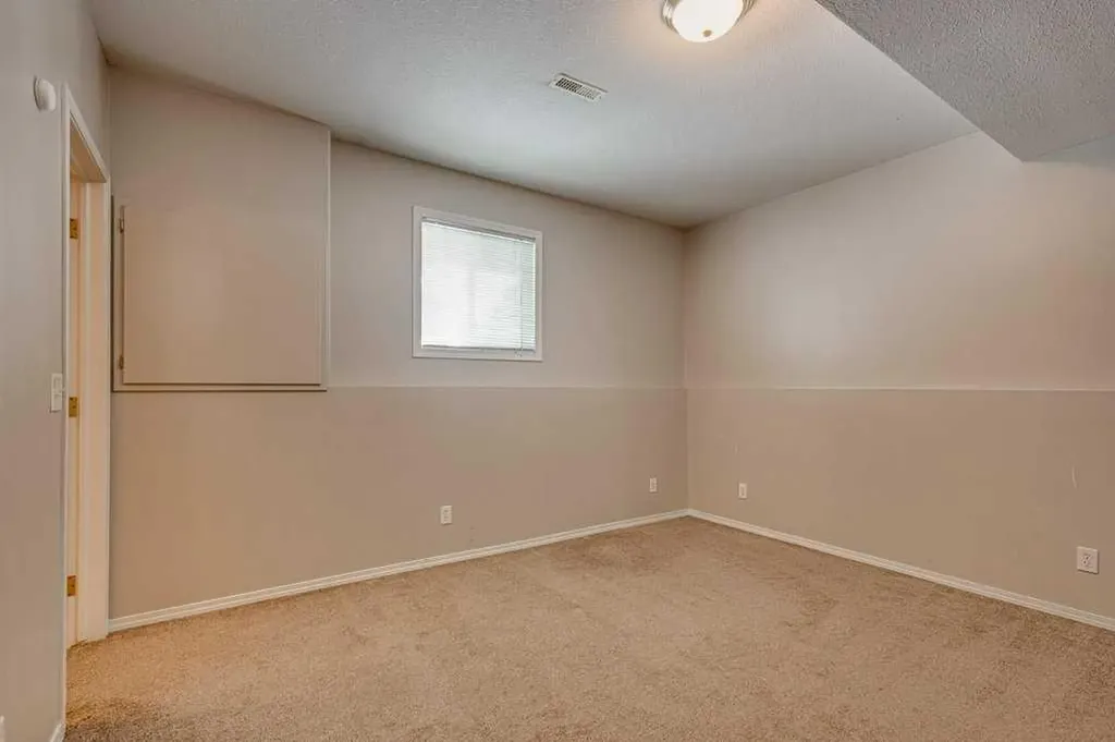 15 Kerry Wood Mews Red Deer AB T4N 7B8