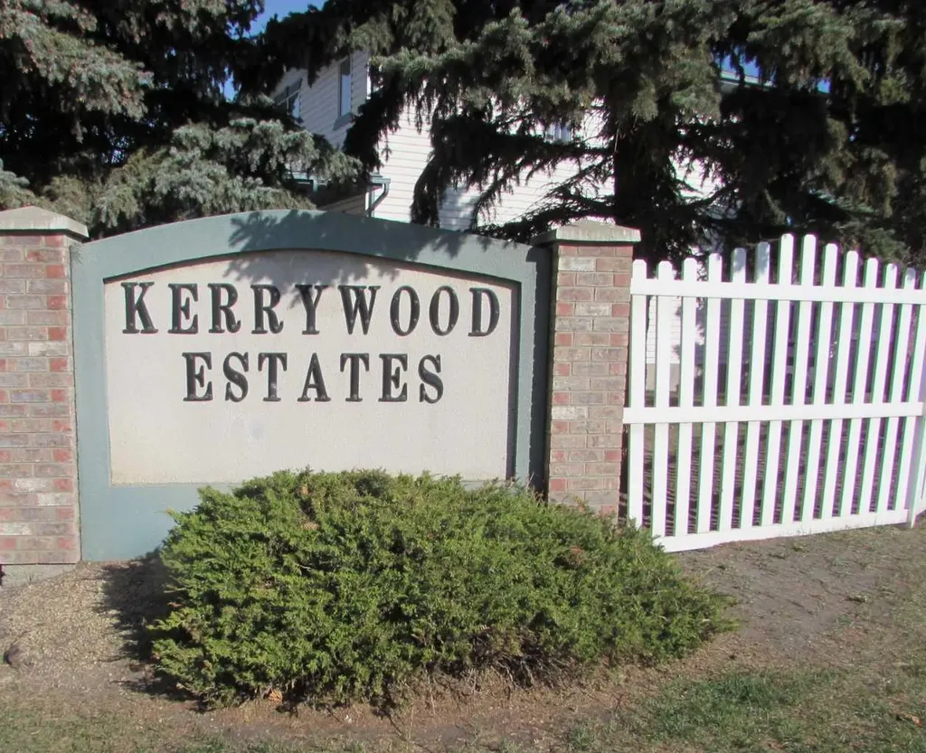15 Kerry Wood Mews Red Deer AB T4N 7B8