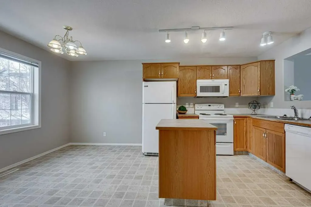 15 Kerry Wood Mews Red Deer AB T4N 7B8