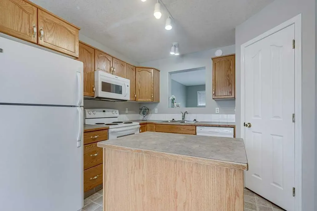 15 Kerry Wood Mews Red Deer AB T4N 7B8
