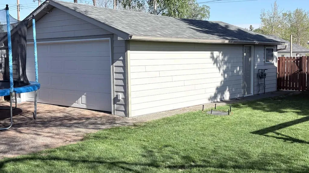 208 3rd Avenue E Bow Island AB T0K 0G0
