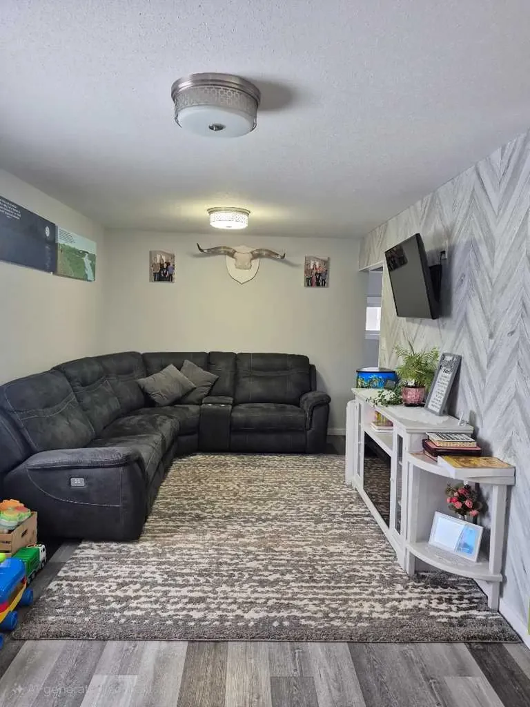 208 3rd Avenue E Bow Island AB T0K 0G0