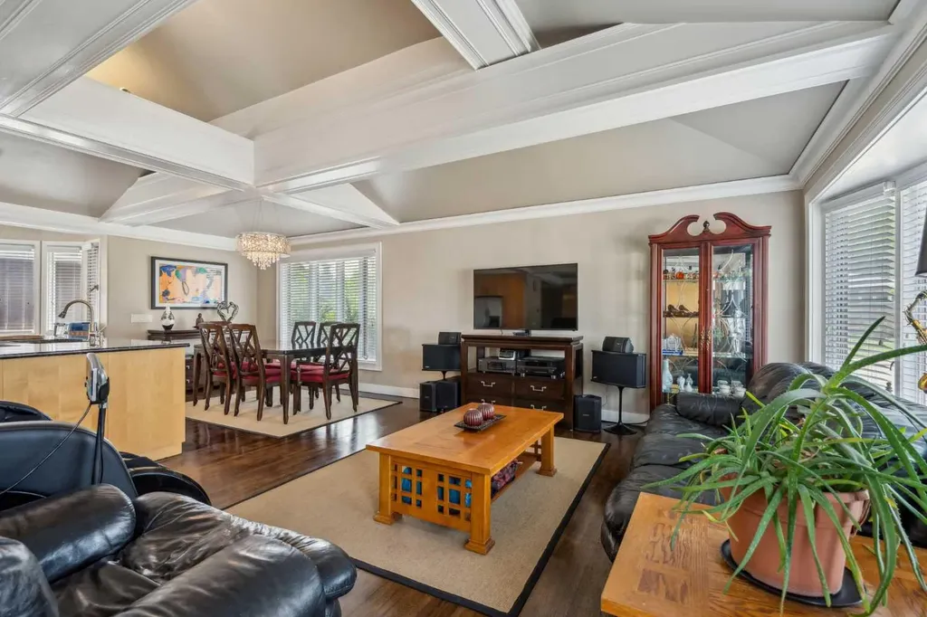 25 Manor Road SW Calgary AB T2V 2A1