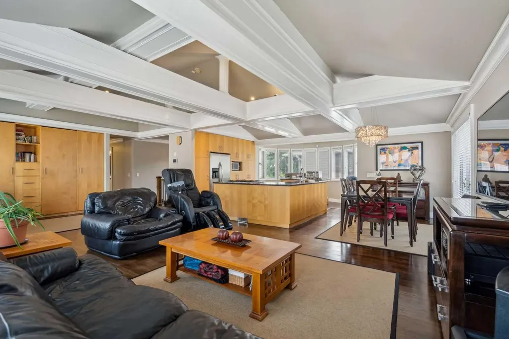 25 Manor Road SW Calgary AB T2V 2A1