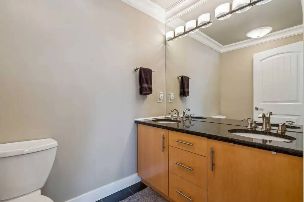 25 Manor Road SW Calgary AB T2V 2A1