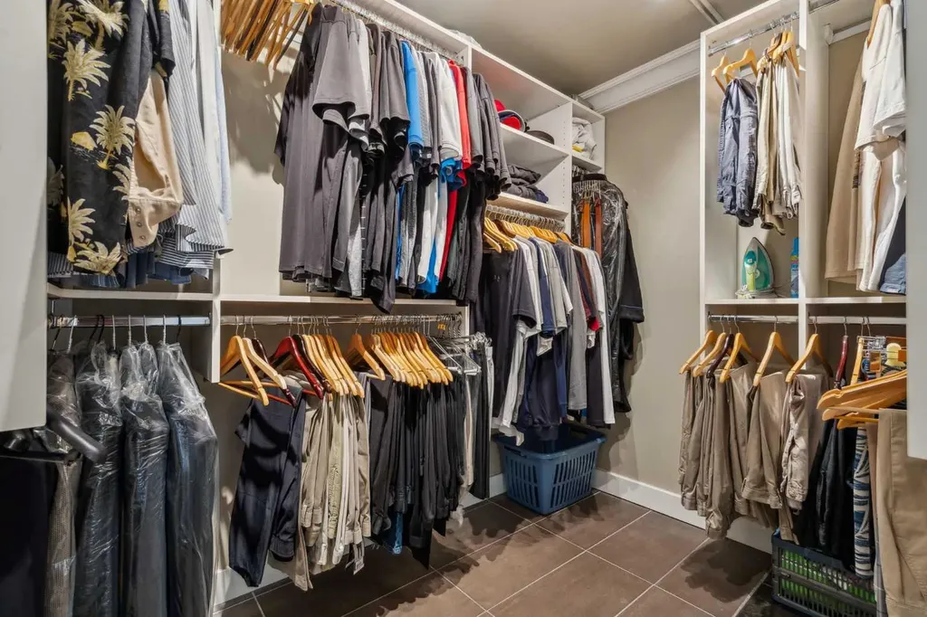 25 Manor Road SW Calgary AB T2V 2A1