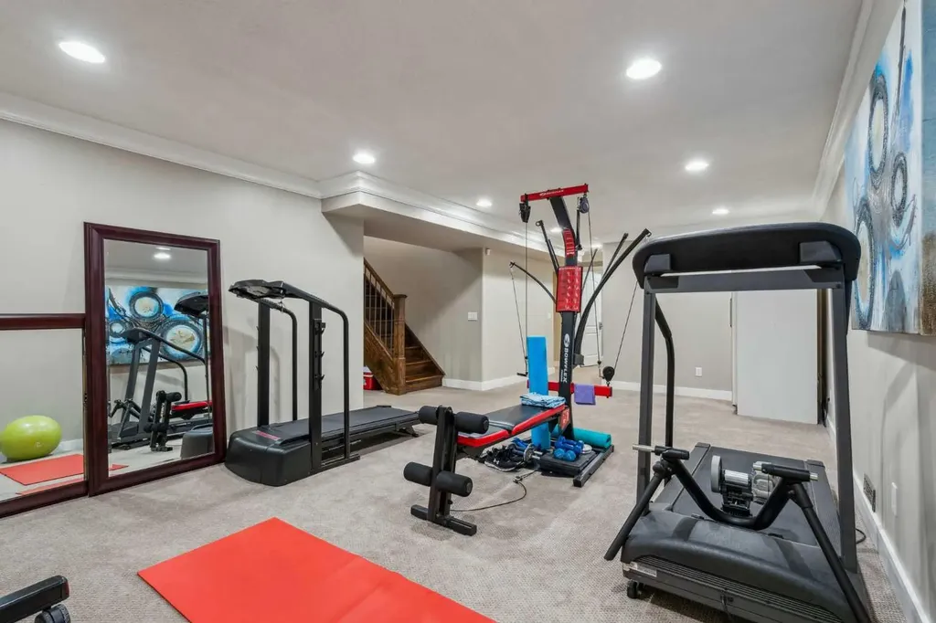 25 Manor Road SW Calgary AB T2V 2A1
