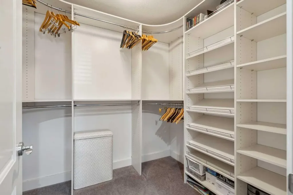 25 Manor Road SW Calgary AB T2V 2A1