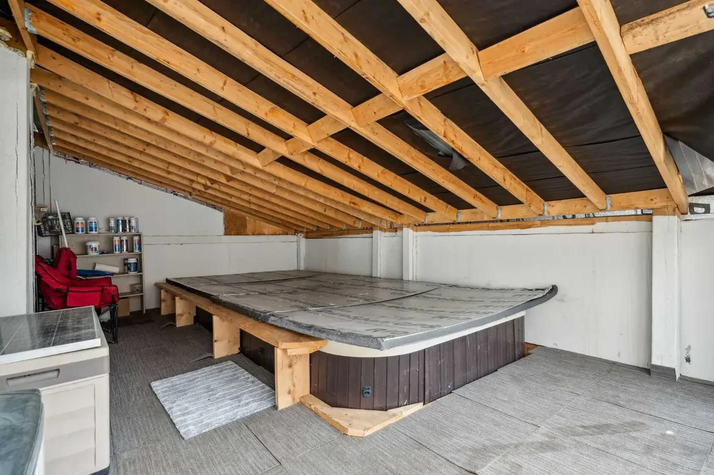 25 Manor Road SW Calgary AB T2V 2A1