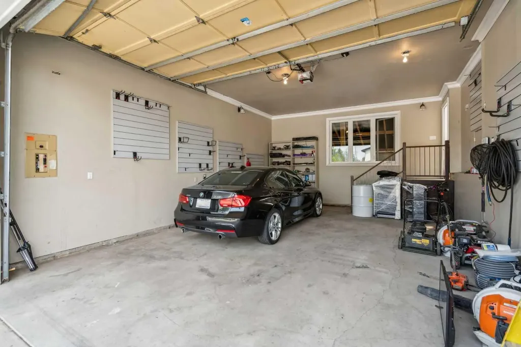 25 Manor Road SW Calgary AB T2V 2A1