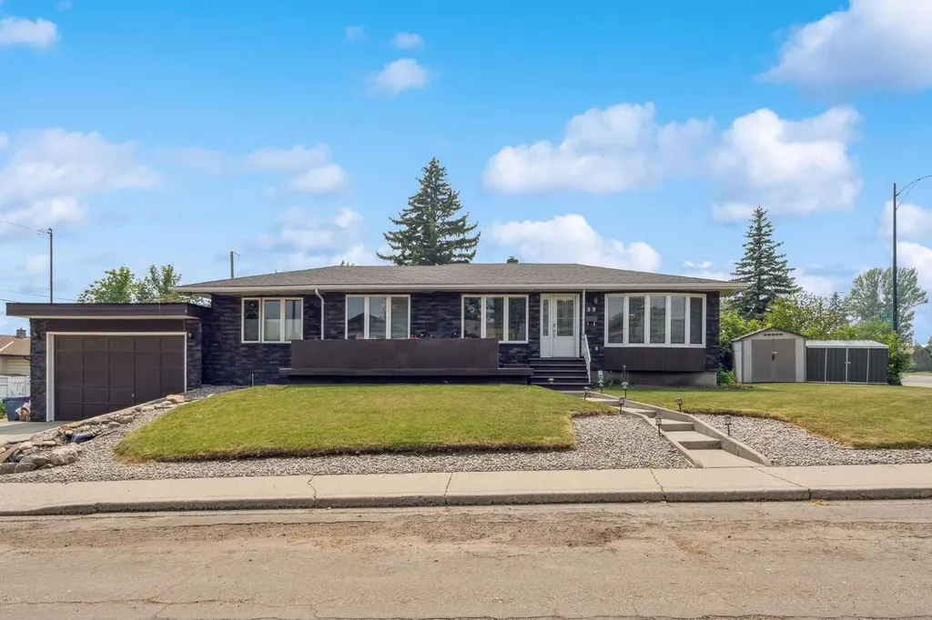 25 Manor Road SW Calgary AB T2V 2A1