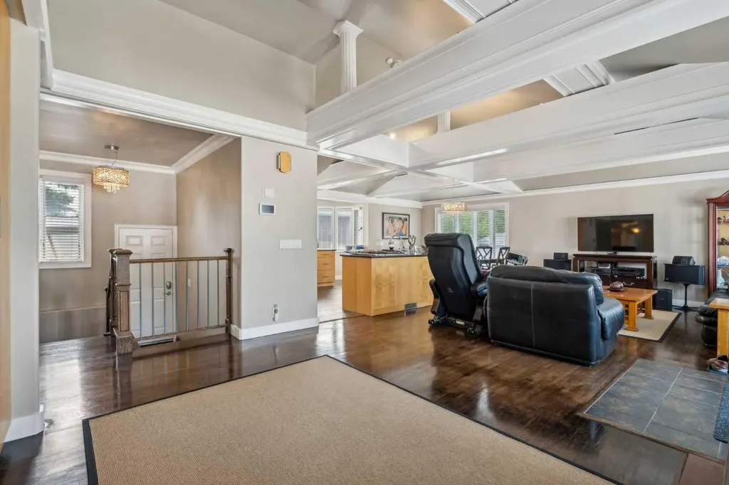 25 Manor Road SW Calgary AB T2V 2A1