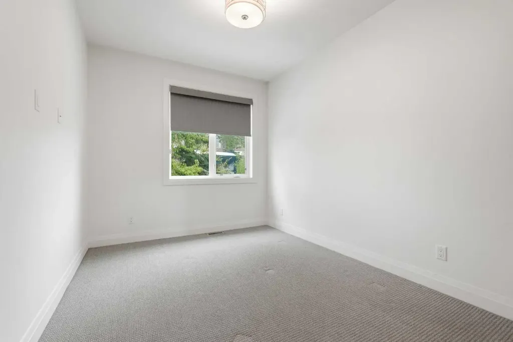 2109 20 Avenue SW Calgary AB T2T 0M3
